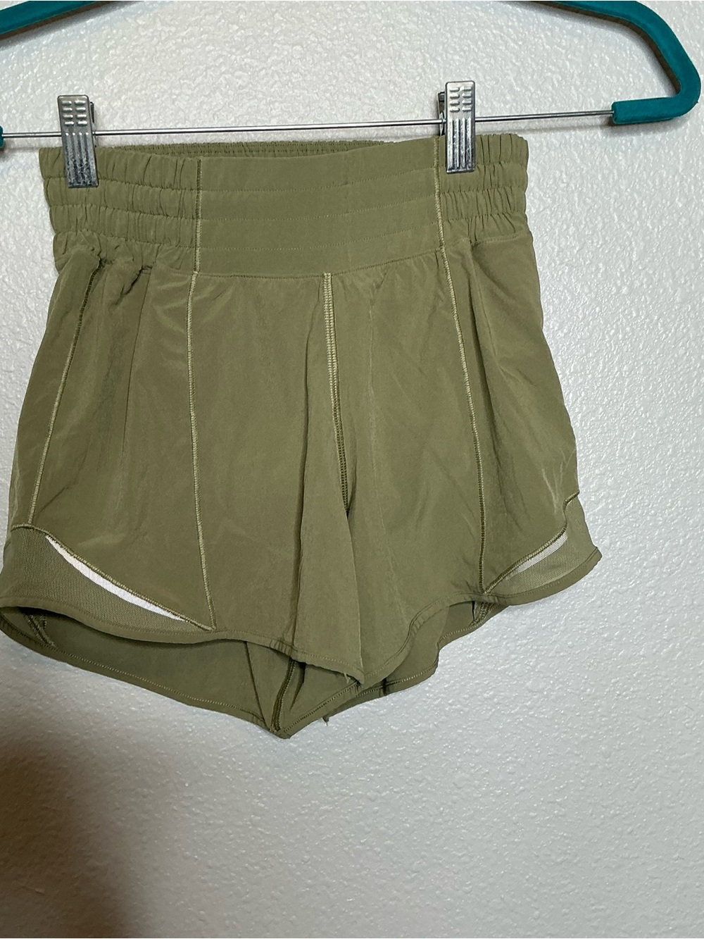Lululemon Hotty Hot Short Size 0 - Picture 4 of 6